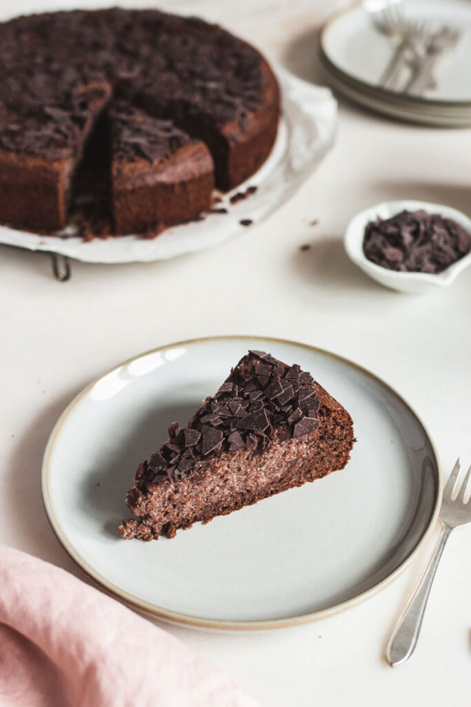 Schneller Schokokuchen mit Sahnefüllung – twopotatoes.de