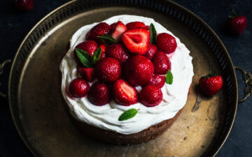 Schneller Erdbeerkuchen mit Sahnecreme