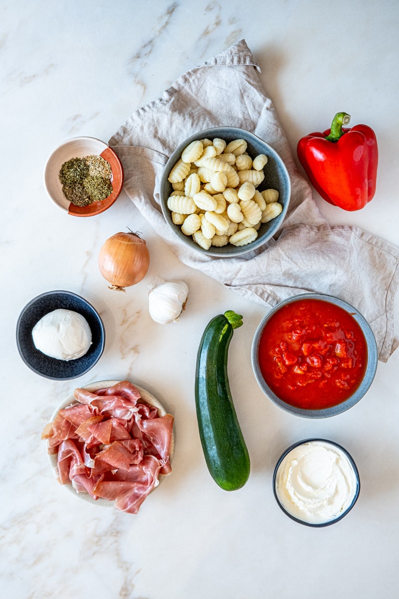 Zutaten für Gnocchi-Auflauf mit Zucchini und Paprika