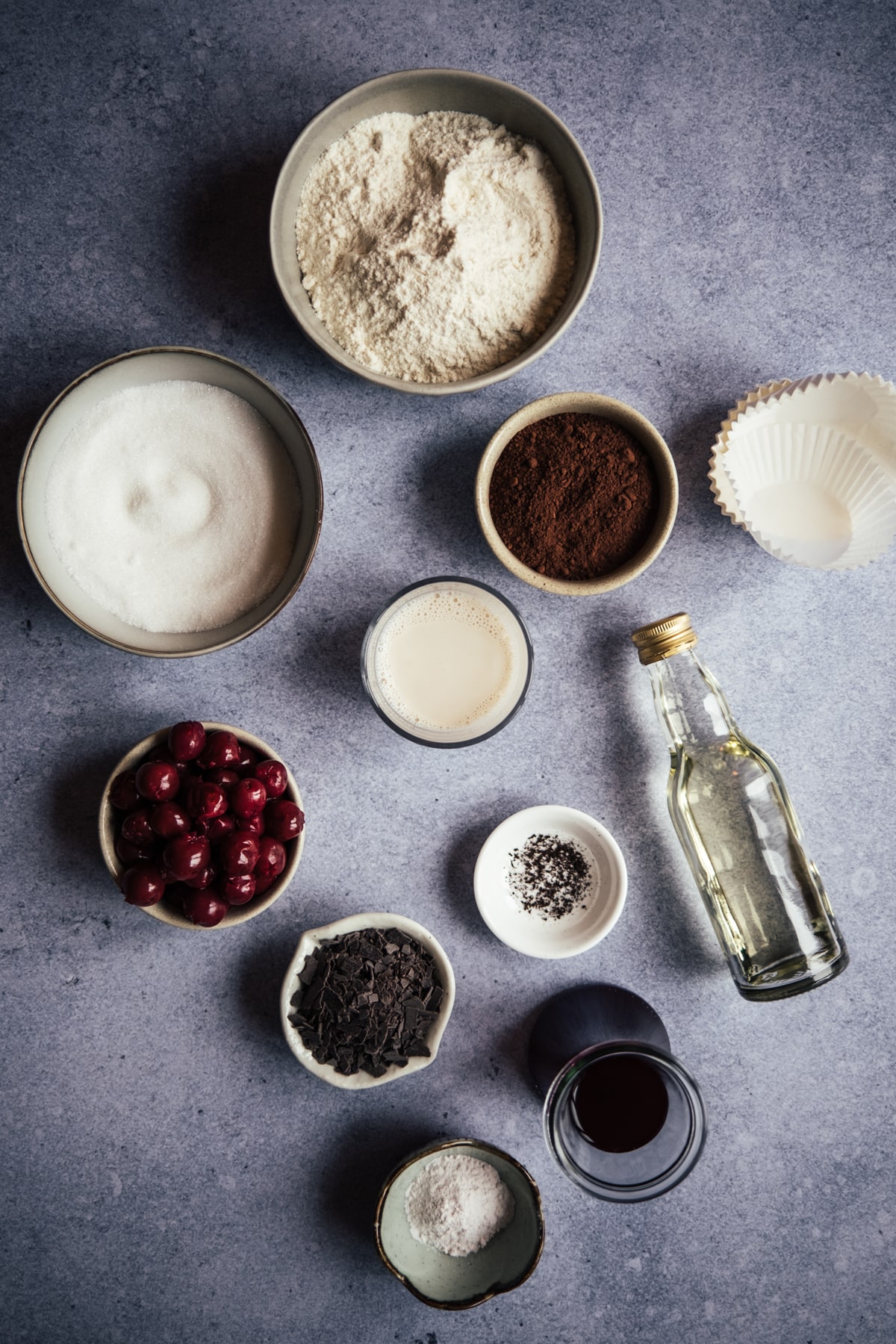 Zutaten für vegane Schoko-Kirsch-Muffins