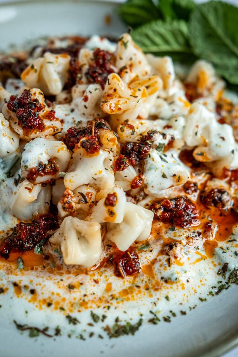 Türkische Manti mit Joghurtsauce und Tomaten-Öl – twopotatoes.de