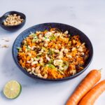 Asiatischer Karottensalat mit gerösteten Cashewkernen