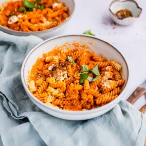 Nudeln mit Paprikasauce
