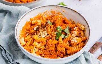 Nudeln mit Paprikasauce