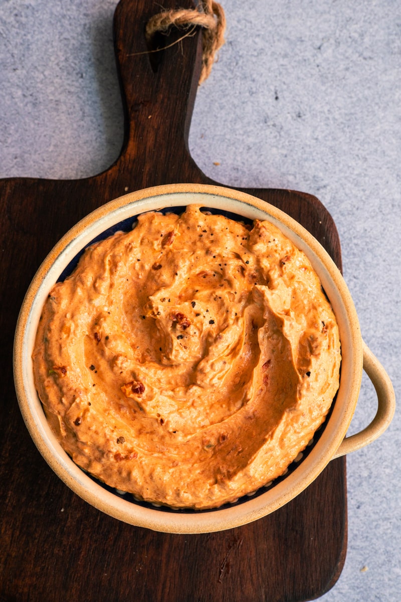 Tomatenbutter in Schälchen