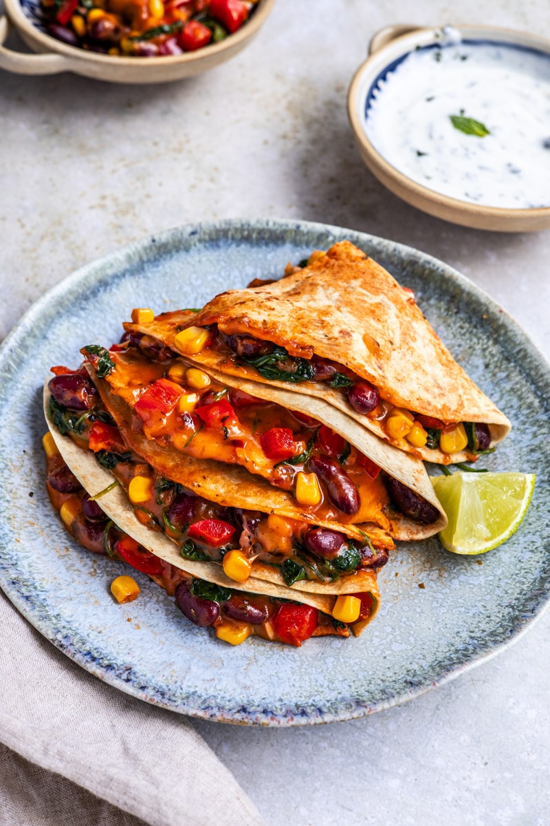Vegetarische Quesadillas mit Joghurt-Dip