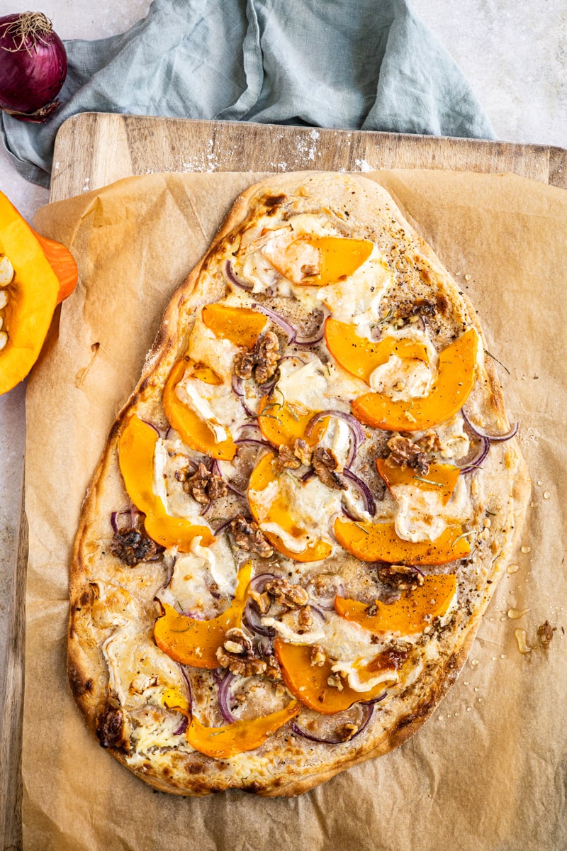 Kürbis-Flammkuchen am Stück