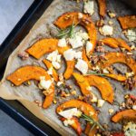 Ofenkürbis mit Feta, Walnüssen und Honig