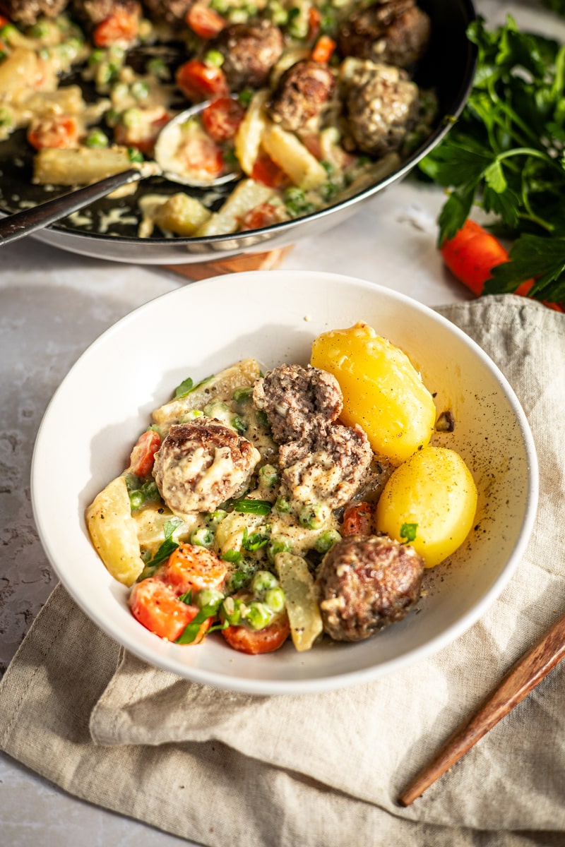 Wikingertopf in Schale mit Kartoffeln