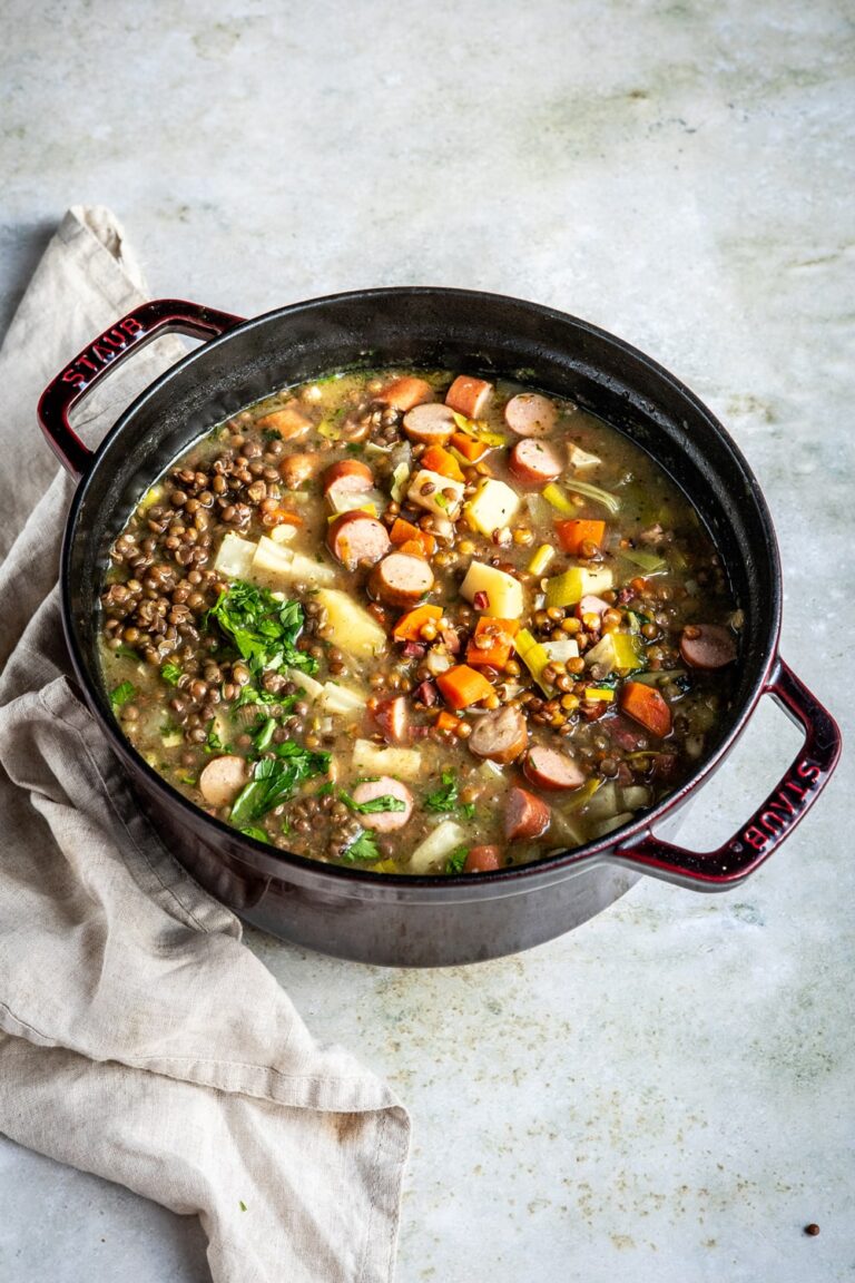 Linsensuppe in Topf