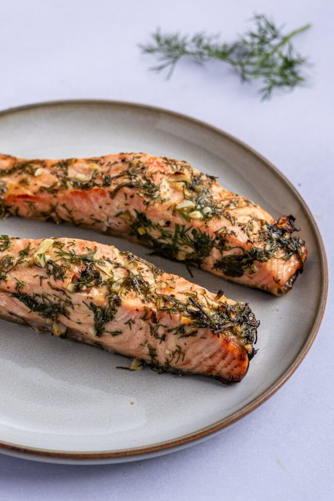 Lachs aus der Heißluftfritteuse mit Honig-Senf-Marinade