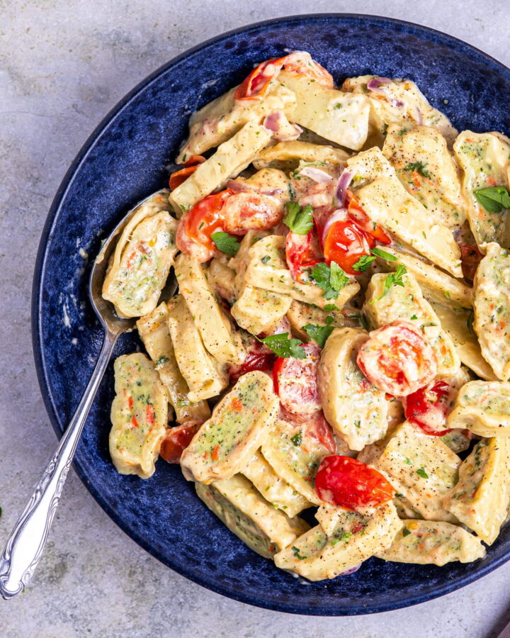 Maultaschen-Pfanne mit Tomaten und Käse