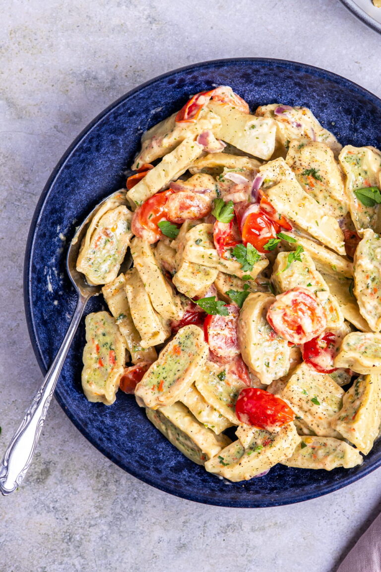 Maultaschen-Pfanne mit Tomaten und Käse