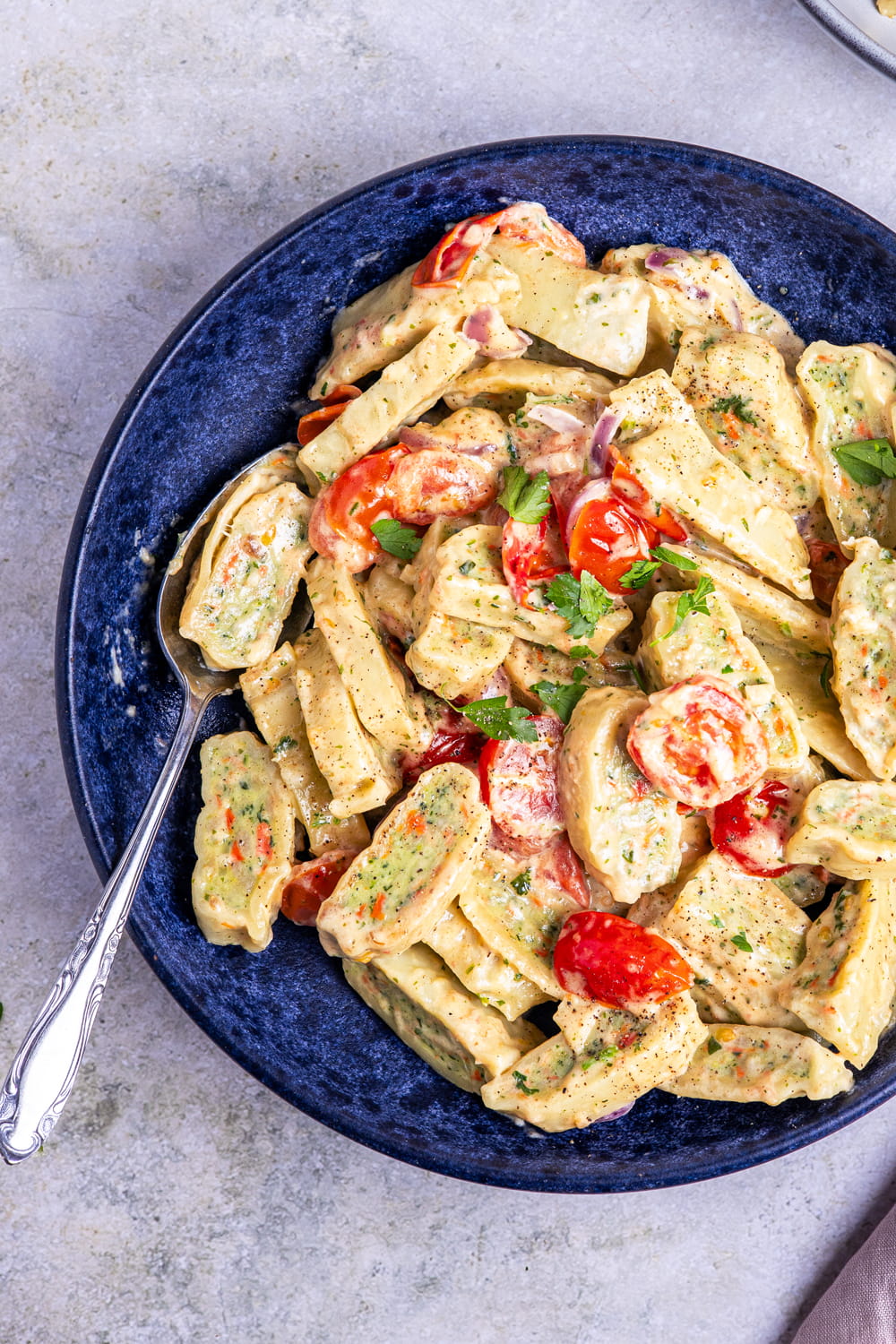 Maultaschen-Pfanne mit Tomaten und Käse