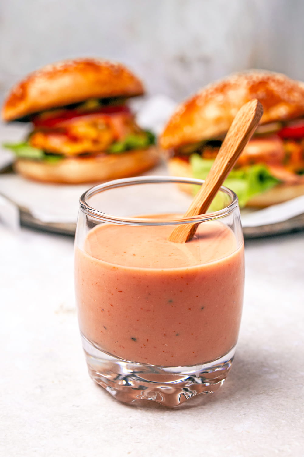 Burgersauce nah fotografiert