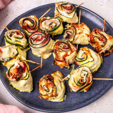 Zucchiniröllchen aus der Heißluftfritteuse mit Käse-Schinkenfüllung