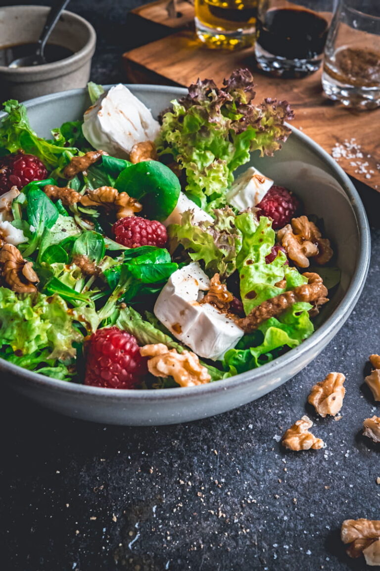 Salat mit Ziegenkäse und Himbeeren