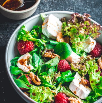 Salat in Schüssel angerichtet