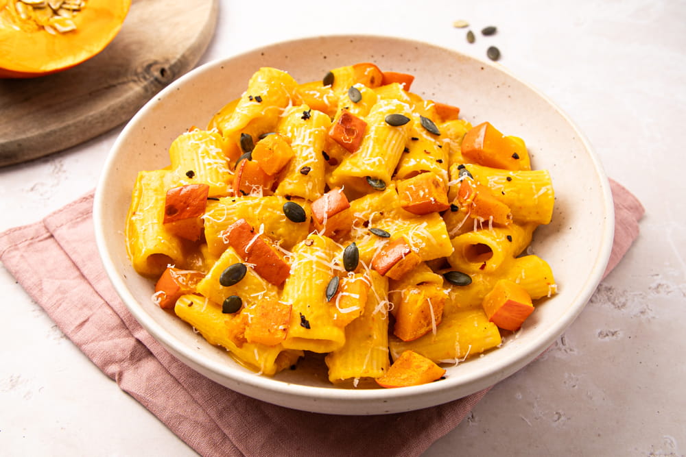 Kürbis-Pasta mit Parmesan und Kürbiskernen